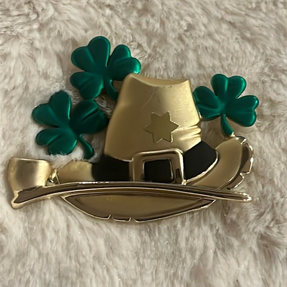 Brooch, Irish hat, shamrock pipe, unmarked,gold green - Picture 1 of 7